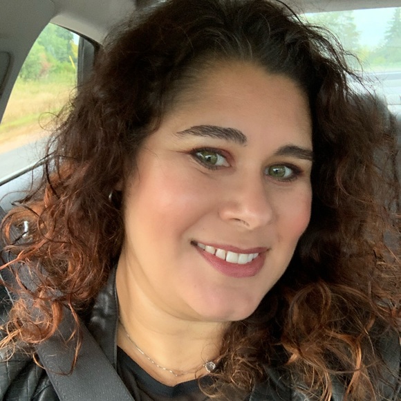 Meet your Posher, Sarah - Picture 1 of 2